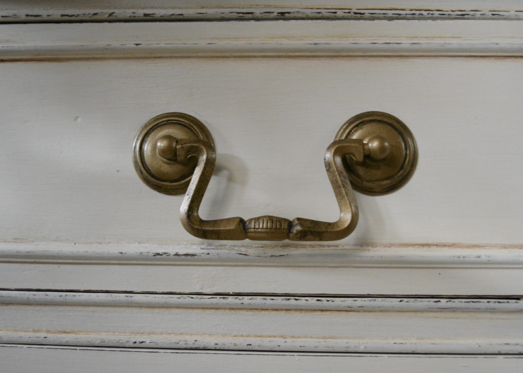 Creating an antique brass paint finish on furniture hardware