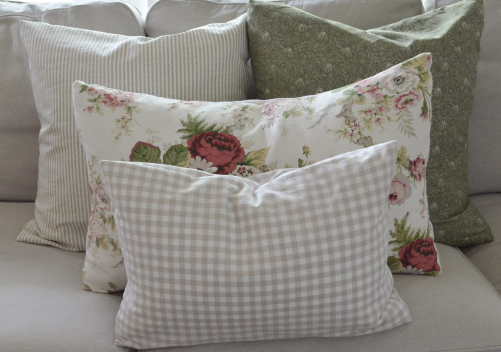 how to coordinate throw pillows